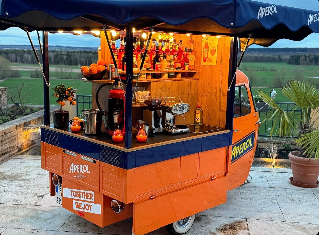 apeRENTivo Aperol Ape Mobile Bar bei blauer Stunde